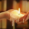 Зажигающая свечи